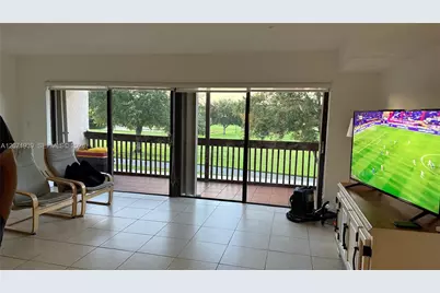 465 W Park Dr #11-3, Miami, FL 33172 - Photo 1