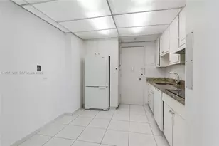5055 Collins Ave, Miami Beach, FL 33140 - Photo 9