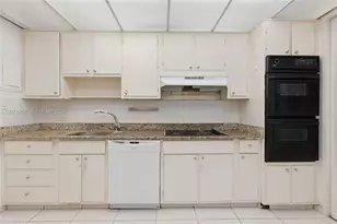 5055 Collins Ave, Miami Beach, FL 33140 - Photo 11