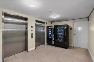 1350 NW 8th Ct, Miami, FL 33136 - Photo 27