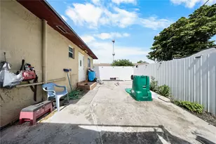 2151 NW 42nd St, Miami, FL 33142 - Photo 9