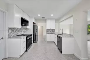 1524 NE 37th St, Oakland Park, FL 33334 - Photo 3
