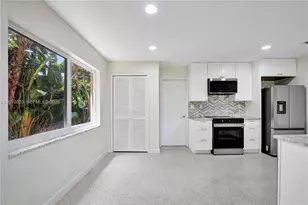 1524 NE 37th St, Oakland Park, FL 33334 - Photo 5
