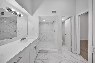 6637 NW 181st Ln, Hialeah, FL 33015 - Photo 13