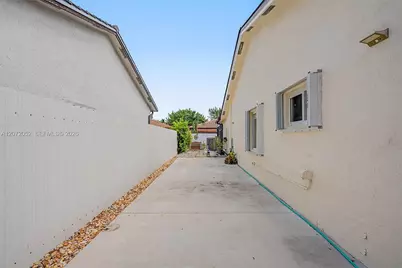 15431 SW 177th Ter, Miami, FL 33187 - Photo 27