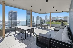 121 NE 5th St, Miami, FL 33132 - Photo 29