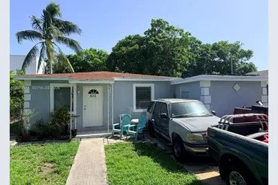 512 Independence Rd, West Palm Beach, FL 33405 - Photo 1