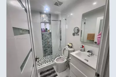 98Xx NW 122nd Ter #APT1, Hialeah Gardens, FL 33018 - Photo 3