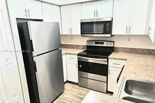 220 SW 116th Ave, Pembroke Pines, FL 33025 - Photo 3