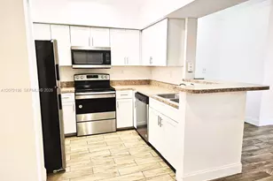 220 SW 116th Ave, Pembroke Pines, FL 33025 - Photo 1