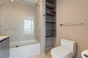88 SW 7th St, Miami, FL 33130 - Photo 25