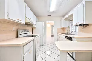 7102 NW 71st St, Tamarac, FL 33321 - Photo 3