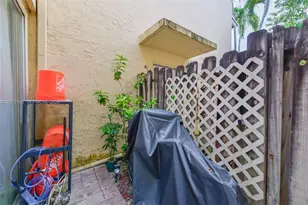 8923 NE 4th Avenue Rd, Miami Shores, FL 33138 - Photo 25