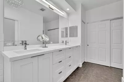 7654 NW 21st Dr, Pembroke Pines, FL 33024 - Photo 23