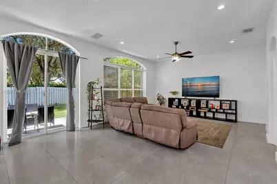 7654 NW 21st Dr, Pembroke Pines, FL 33024 - Photo 13
