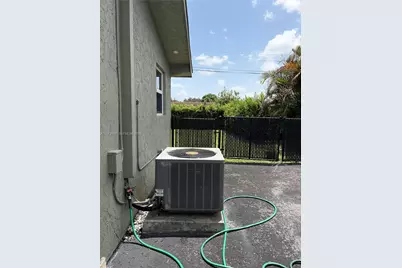 7810 NW 11th Ct, Pembroke Pines, FL 33024 - Photo 15