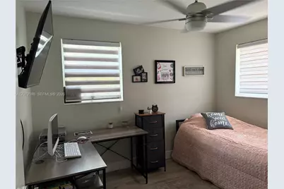 7810 NW 11th Ct, Pembroke Pines, FL 33024 - Photo 5