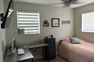 7810 NW 11th Ct, Pembroke Pines, FL 33024 - Photo 5
