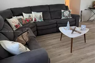 7810 NW 11th Ct, Pembroke Pines, FL 33024 - Photo 5