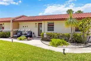 302 Lake Evelyn Dr, West Palm Beach, FL 33411 - Photo 3