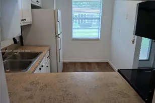 302 Lake Evelyn Dr, West Palm Beach, FL 33411 - Photo 5