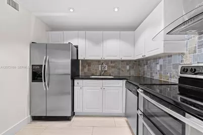 2301 Collins Ave #1007, Miami Beach, FL 33139 - Photo 9