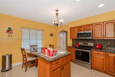 334 E 11th St, Hialeah, FL 33010 - Photo 9