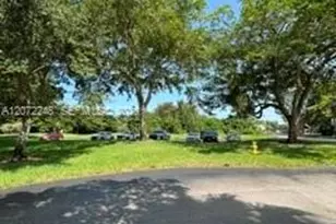 901 SW 128th Ave, Pembroke Pines, FL 33027 - Photo 23