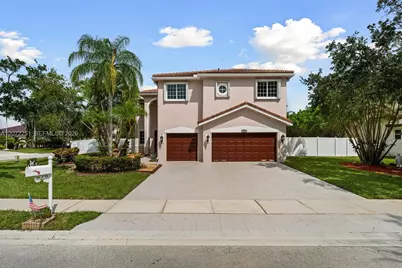 675 SW 159th Ln, Pembroke Pines, FL 33027 - Photo 3