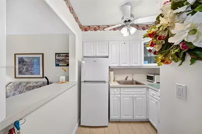 1001 Atlantic Shores Blvd #110, Hallandale Beach, FL 33009 - Photo 11