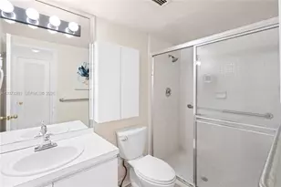 5001 Collins Ave, Miami Beach, FL 33140 - Photo 29