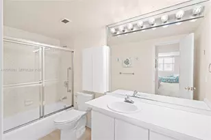 5001 Collins Ave, Miami Beach, FL 33140 - Photo 31