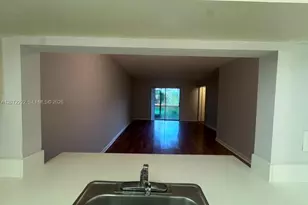 10381 NW 8th St, Pembroke Pines, FL 33026 - Photo 7