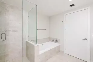 488 NE 18th St, Miami, FL 33132 - Photo 11