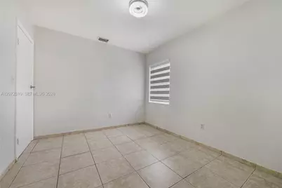 10240 SW 35th St, Miami, FL 33165 - Photo 11