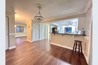 32 Wimbledon Lake Dr #221, Plantation, FL 33324 - Photo 5