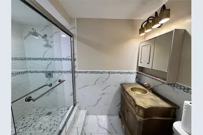 32 Wimbledon Lake Dr #221, Plantation, FL 33324 - Photo 9