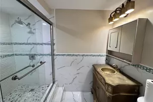 32 Wimbledon Lake Dr, Plantation, FL 33324 - Photo 9