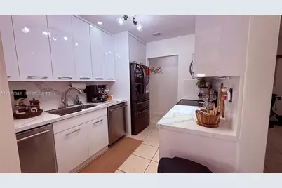 9601 SW 183rd St, Palmetto Bay, FL 33157 - Photo 11