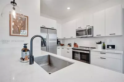 8166 NW 42nd St, Doral, FL 33166 - Photo 9