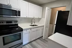 18725 NW 62nd Ave, Hialeah, FL 33015 - Photo 19