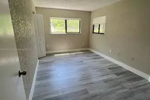 18725 NW 62nd Ave, Hialeah, FL 33015 - Photo 23