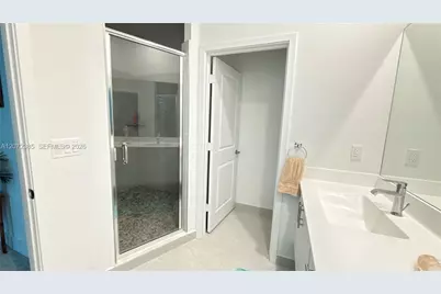 8388 NW 49th St, Doral, FL 33166 - Photo 17