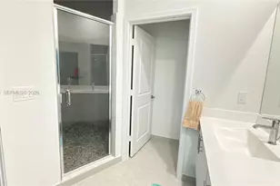 8388 NW 49th St, Doral, FL 33166 - Photo 17