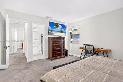 10348 NW 3rd St, Pembroke Pines, FL 33026 - Photo 25
