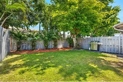 10348 NW 3rd St, Pembroke Pines, FL 33026 - Photo 43