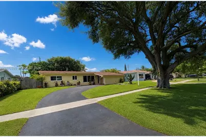 1812 N 45th Ave, Hollywood, FL 33021 - Photo 1