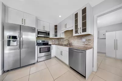8801 SW 17th St, Miami, FL 33165 - Photo 15