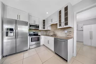 8801 SW 17th St, Miami, FL 33165 - Photo 15