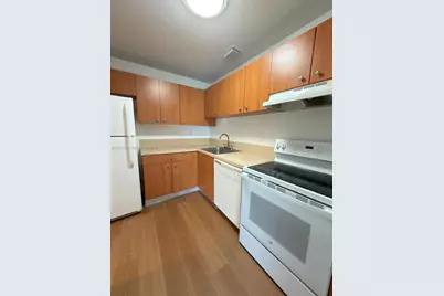 411 Executive Center Dr #109, West Palm Beach, FL 33401 - Photo 9